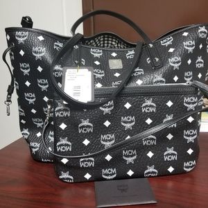 Price reduced!! Nwt MCM REVERSIBLE LIZ TOTE